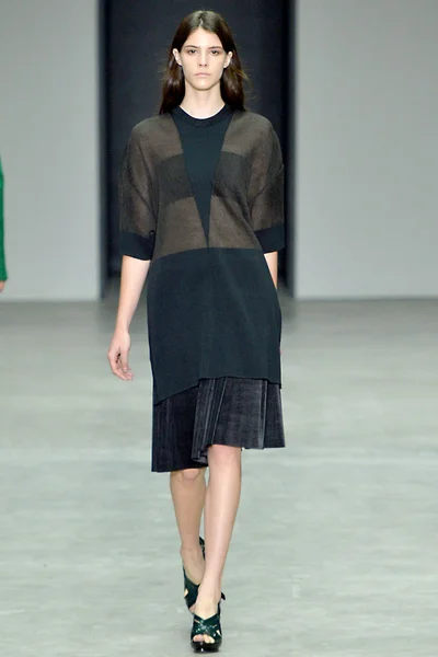 Look 10